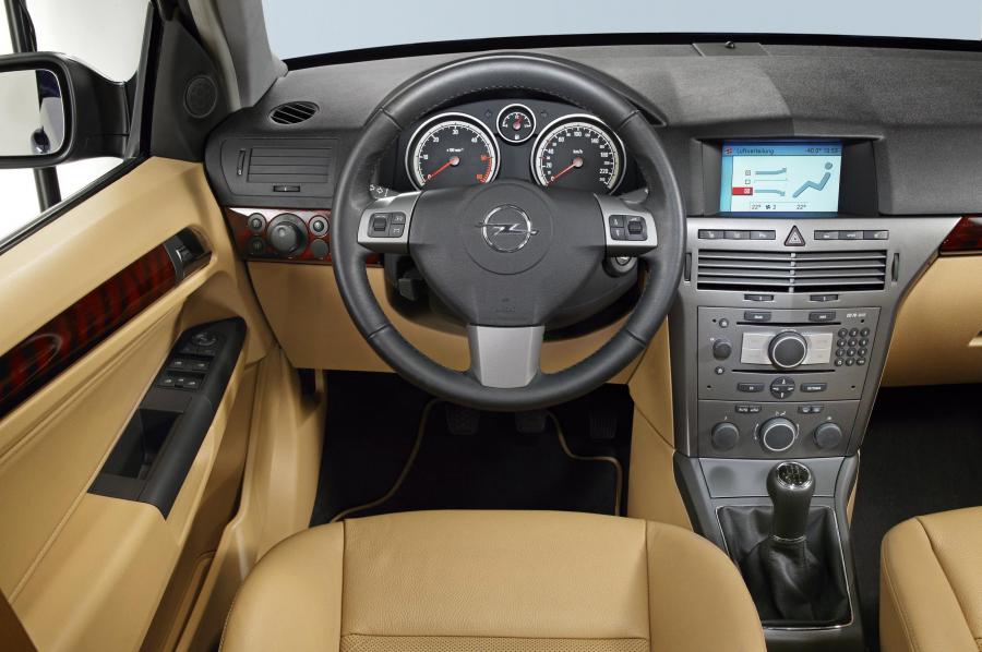  Opel Astra 2005 года  (фото 19 из 141)